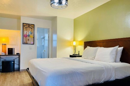 Ebb Tide Lodge - image 6