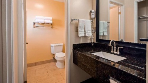 Best Western Vista Manor Lodge - image 17