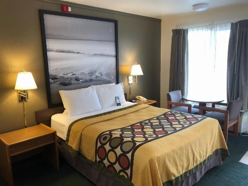 Super 8 by Wyndham Fort Bragg - image 12