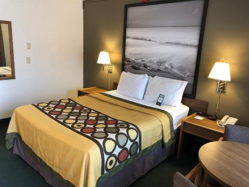 Super 8 by Wyndham Fort Bragg - image 13