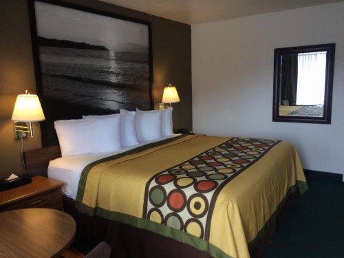 Super 8 by Wyndham Fort Bragg - image 15