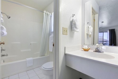 Super 8 by Wyndham Fort Bragg - image 20