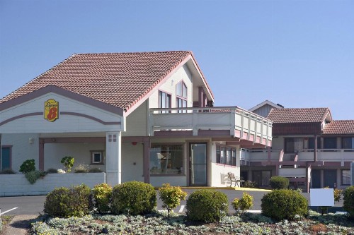 Super 8 by Wyndham Fort Bragg - image 24