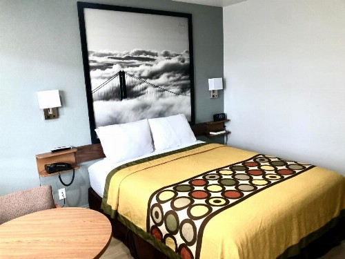 Super 8 by Wyndham Fort Bragg - image 50