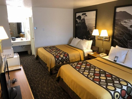 Super 8 by Wyndham Fort Bragg - image 8