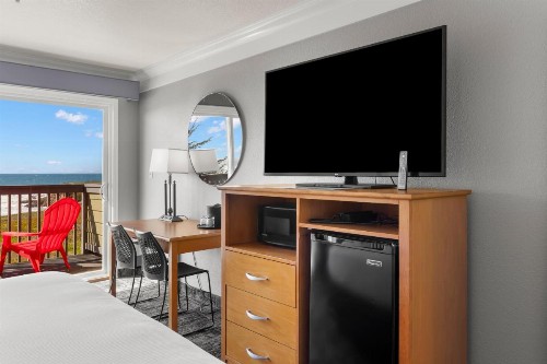 Beachcomber Motel - image 22