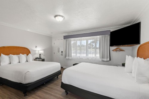 Beachcomber Motel - image 3