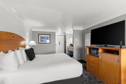 Beachcomber Motel - image 33