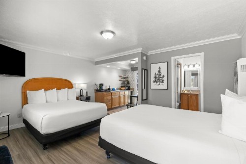 Beachcomber Motel - image 38