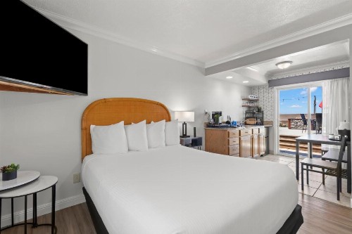Beachcomber Motel - image 39