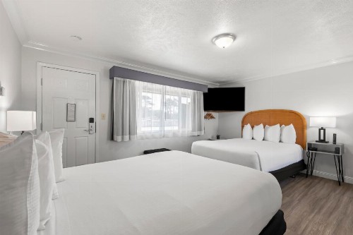 Beachcomber Motel - image 40
