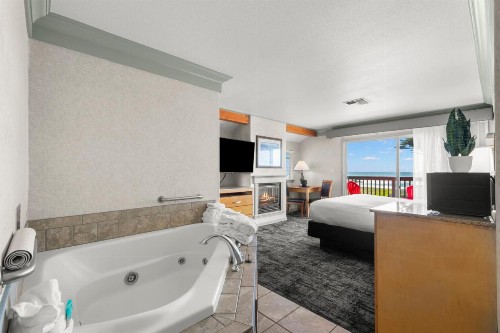 Beachcomber Motel - image 46