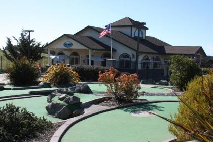 Emerald Dolphin Inn & Mini Golf - image 9