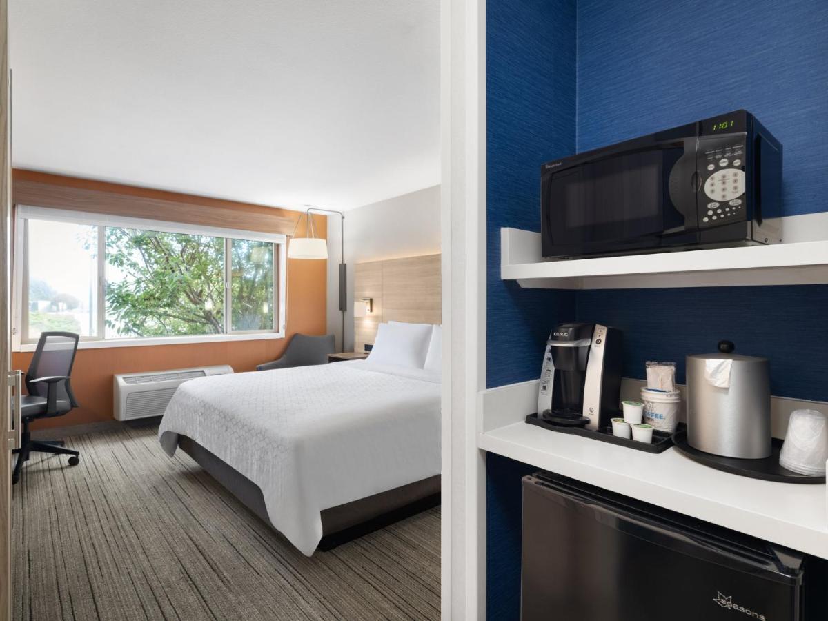Holiday Inn Express Fort Bragg an IHG Hotel - image 2