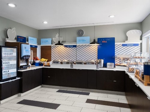 Holiday Inn Express Fort Bragg an IHG Hotel - image 27