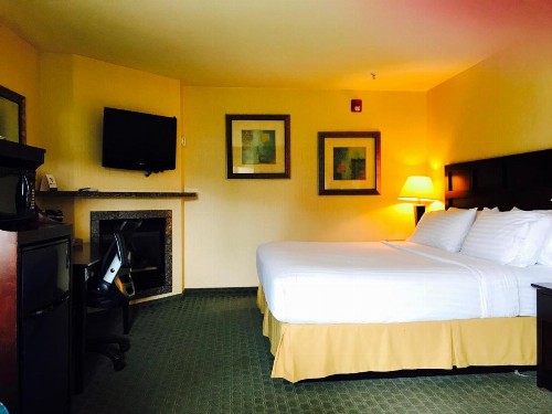 Holiday Inn Express Fort Bragg an IHG Hotel - image 28