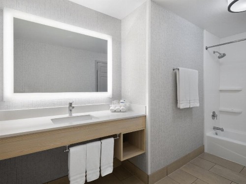 Holiday Inn Express Fort Bragg an IHG Hotel - image 29