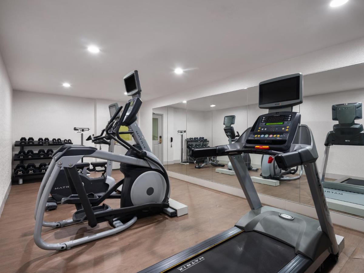 Holiday Inn Express Fort Bragg an IHG Hotel - image 3