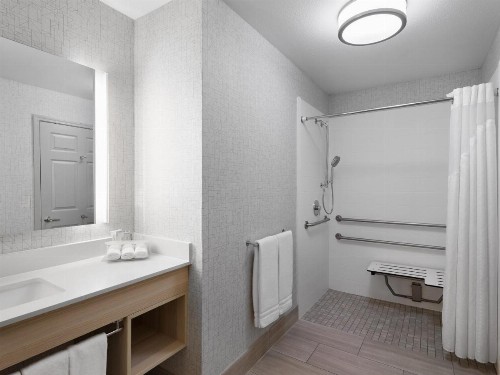 Holiday Inn Express Fort Bragg an IHG Hotel - image 30