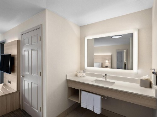 Holiday Inn Express Fort Bragg an IHG Hotel - image 39