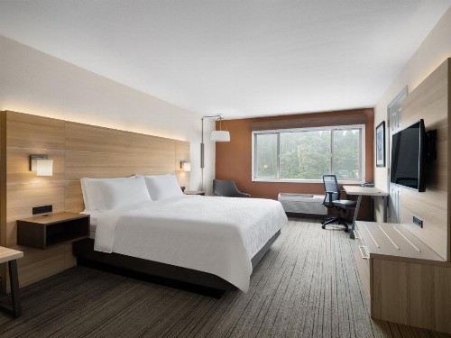Holiday Inn Express Fort Bragg an IHG Hotel - image 41