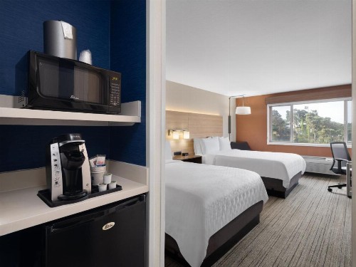 Holiday Inn Express Fort Bragg an IHG Hotel - image 5