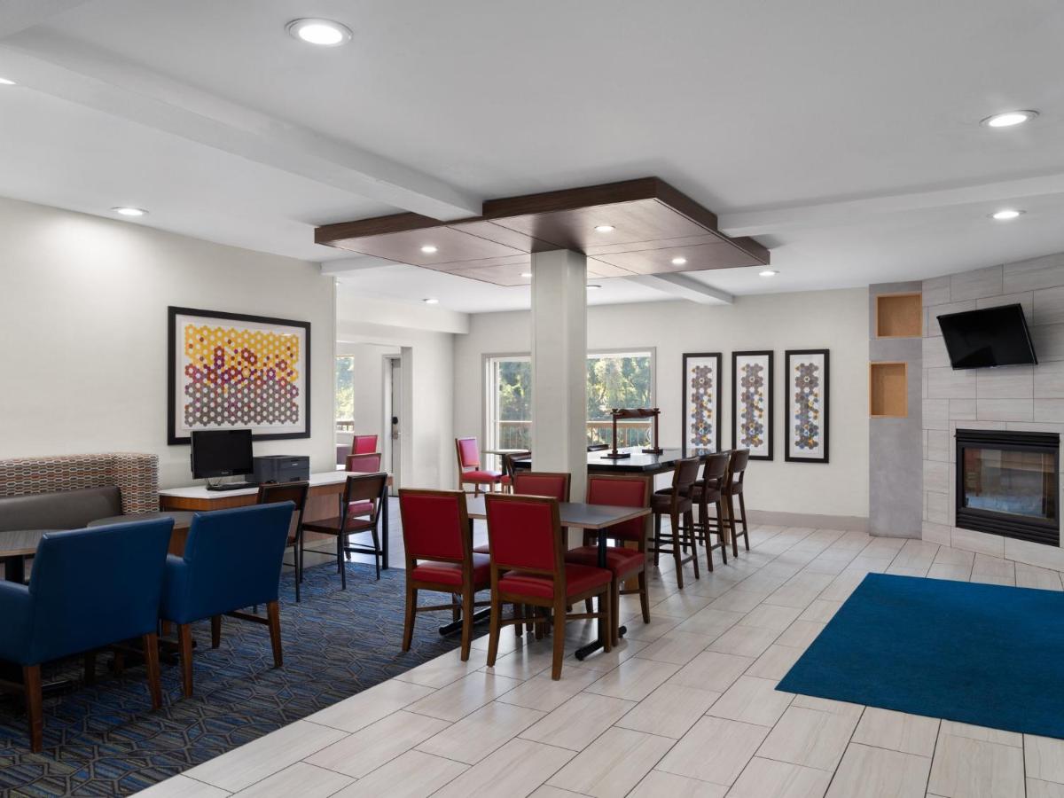 Holiday Inn Express Fort Bragg an IHG Hotel - image 7