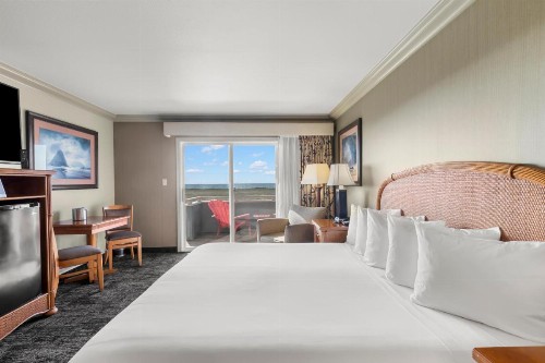 Surf and Sand Lodge - image 28