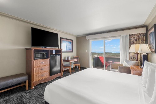 Surf and Sand Lodge - image 30