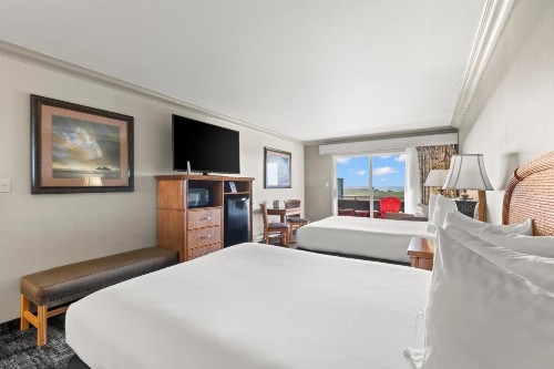 Surf and Sand Lodge - image 31
