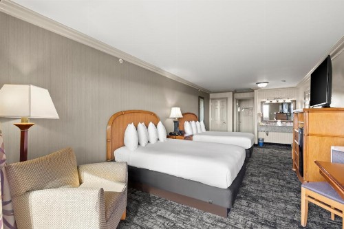 Surf and Sand Lodge - image 35