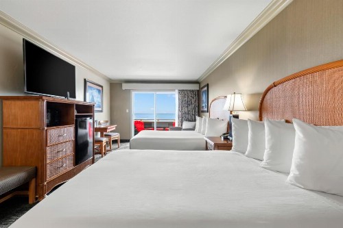 Surf and Sand Lodge - image 37