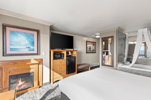 Surf and Sand Lodge - image 42