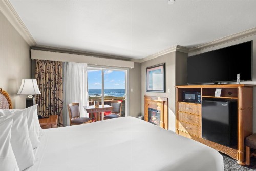 Surf and Sand Lodge - image 43