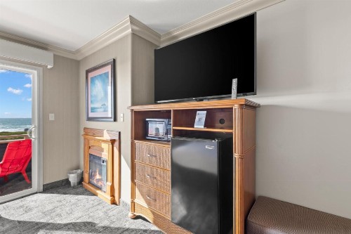 Surf and Sand Lodge - image 44