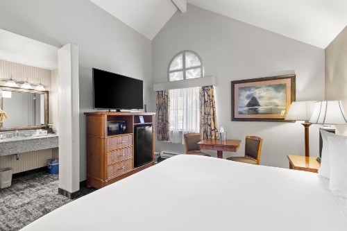 Surf and Sand Lodge - image 49