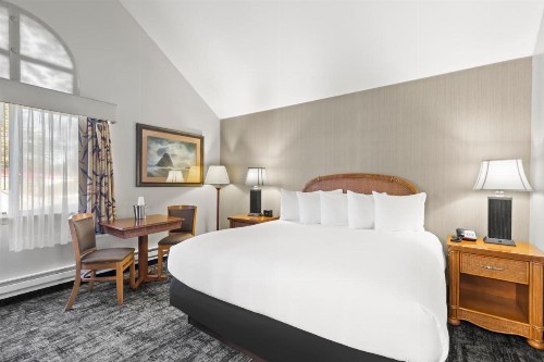 Surf and Sand Lodge - image 50