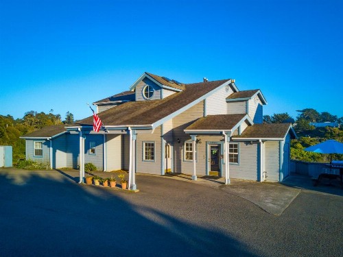 Beach House Inn - image 18