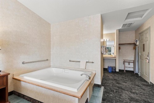 Beach House Inn - image 27