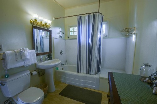 The Colonial Inn - image 15