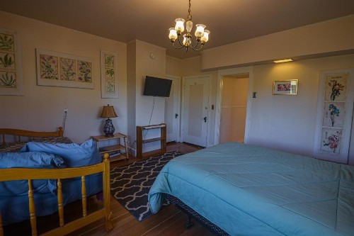 The Colonial Inn - image 39