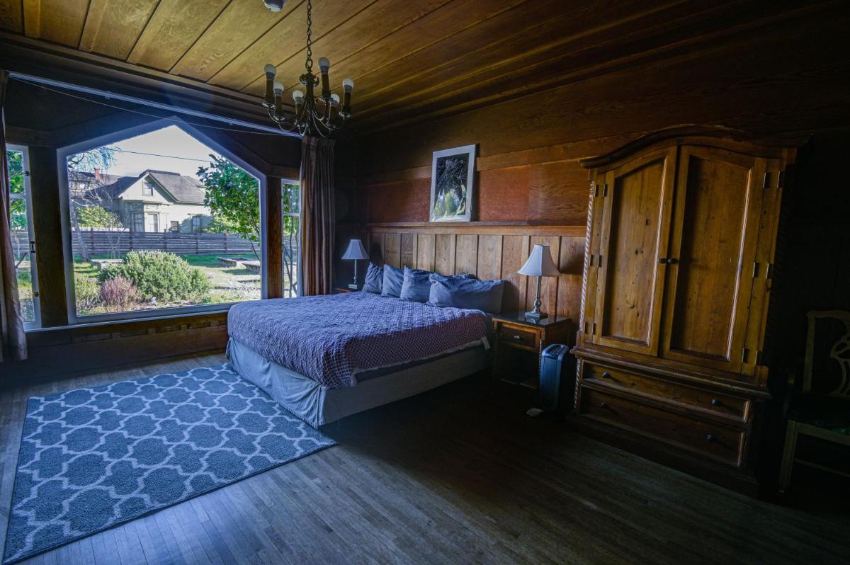 The Colonial Inn - image 4