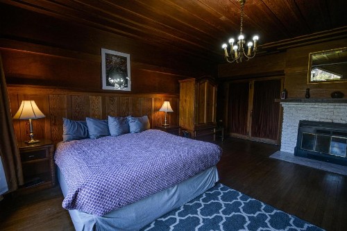 The Colonial Inn - image 7