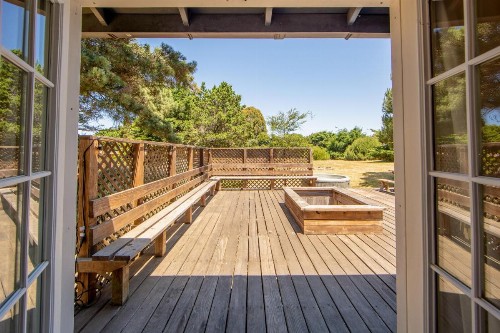 Coastal Conifer Hideaway - image 12
