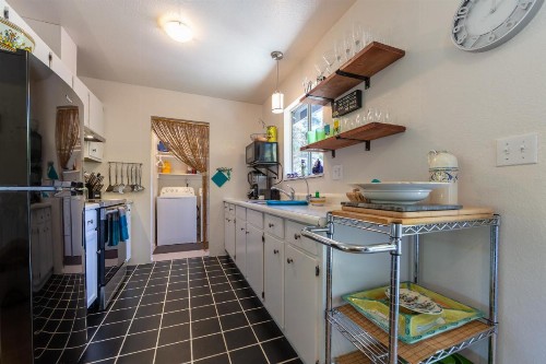 Coastal Conifer Hideaway - image 6