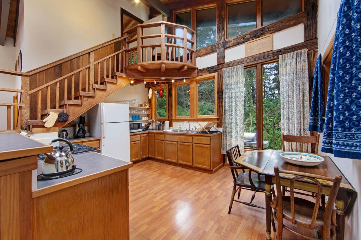 Huckleberry House - image 6