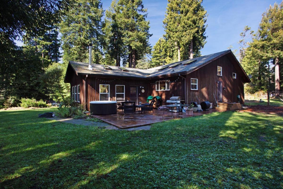 Fort Bragg Farmhouse - main image