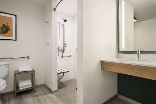 Hilton Garden Inn Fort Collins - image 11