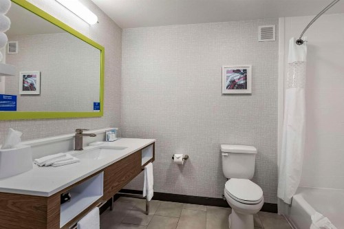 Hampton Inn Fort Collins - image 30