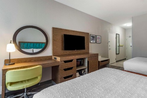 Hampton Inn Fort Collins - image 33